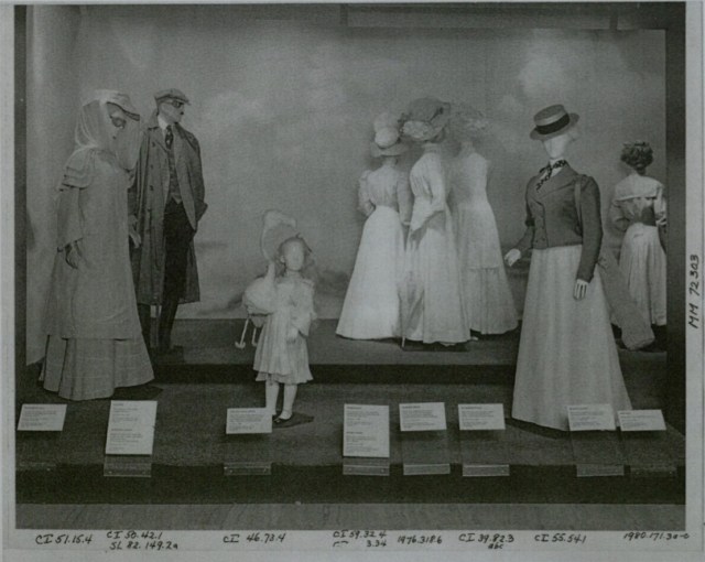 Anengagingvignettefrom“Newport/BoisdeBoulogne.”